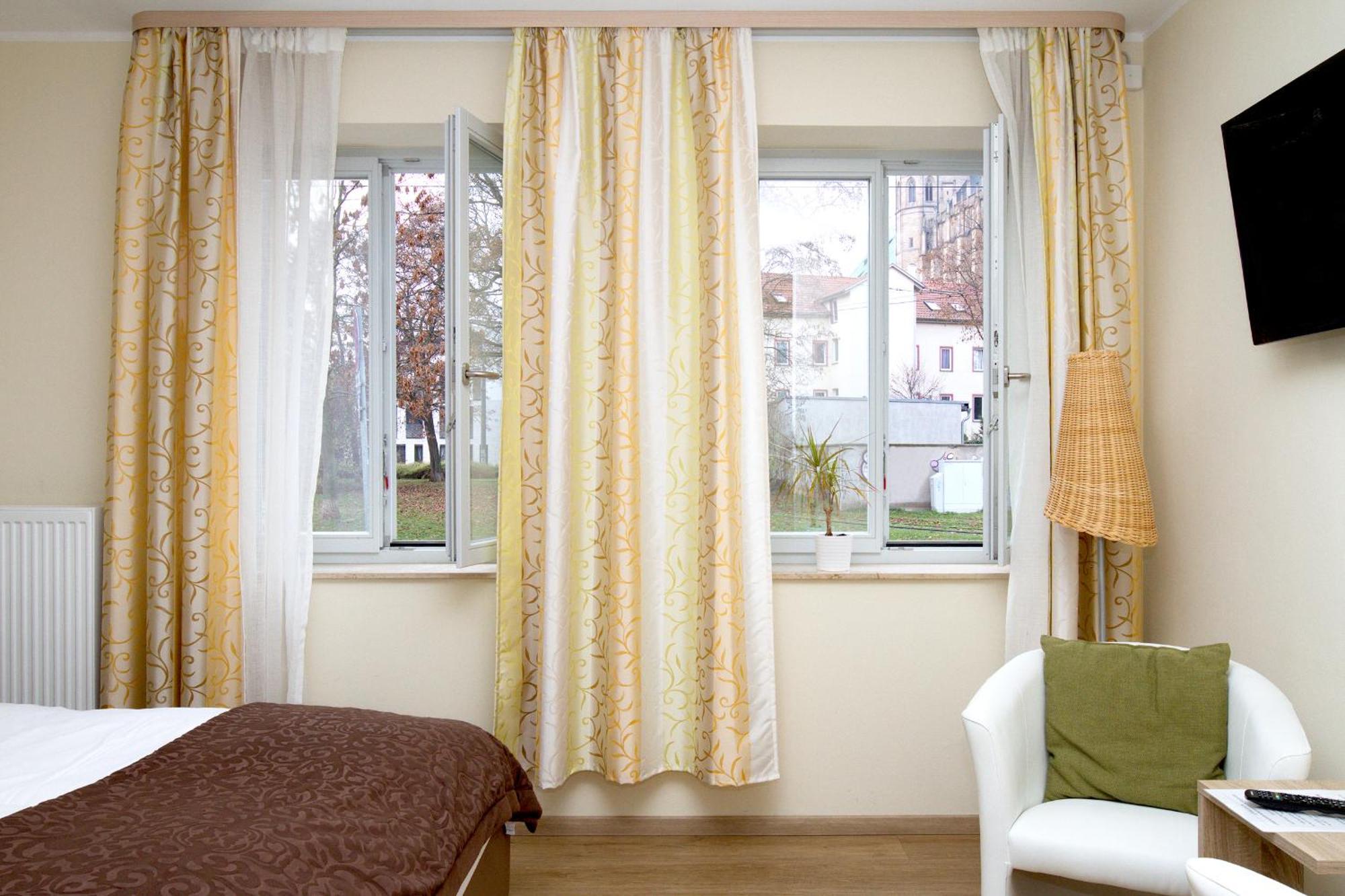 Pension Am Dom Erfurt Exteriör bild